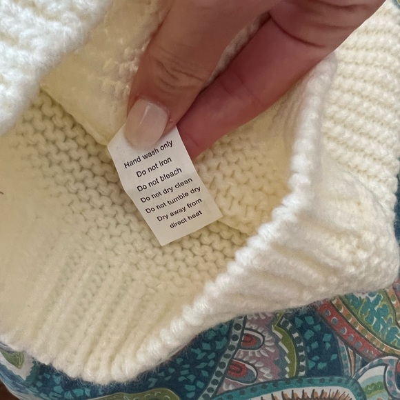 Fabletics Beanie - Picture 5 of 5